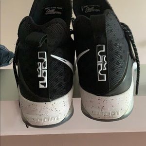 Nike Shoes - Nike LeBron James basketball shoes Nike Shoes - Nike LeBron James basketball shoes